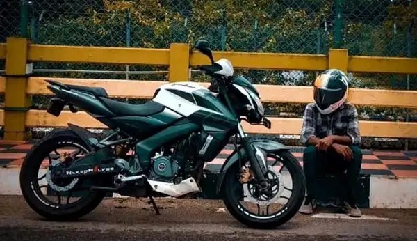 bajaj pulsar ns 200