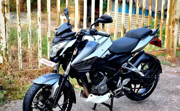 bajaj pulsar ns200 (2017)
