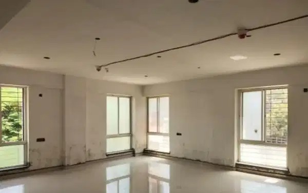 Columnless office available for rent near Kalyan railway station