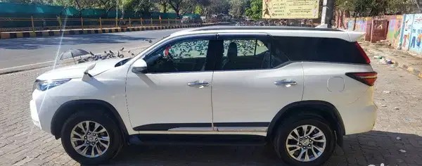 toyota fortuner (2022)