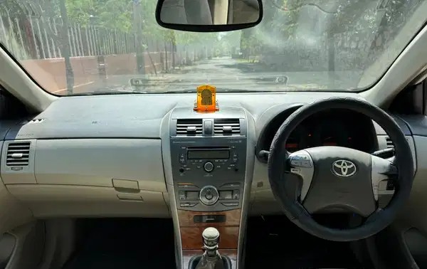 toyota corolla altis (2011)