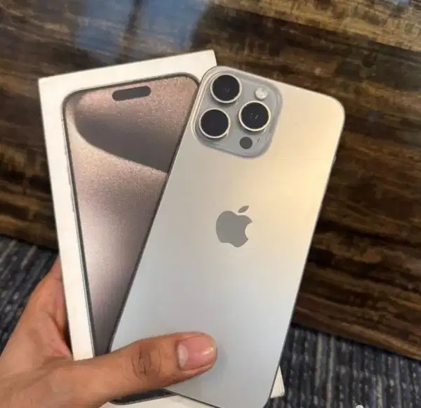 I PHONE 15 PRO -- GOOD AS NEW, SLIGHTLY USED GET IN OFFER PRICE