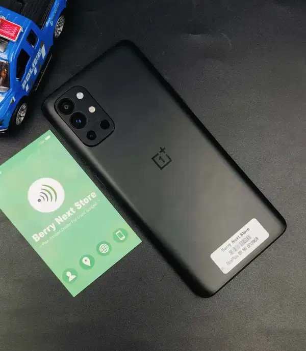 ONEPLUS 9R 8/128GB STORAGE - SCRATCHLESS CONDITION MOBILE WITH BILL.