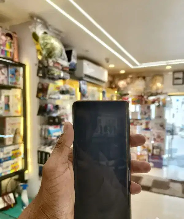 VIVO V40E 5G 8/128GB STORAGE - ABSOLUTELY SUPERB CONDITION MOBILE