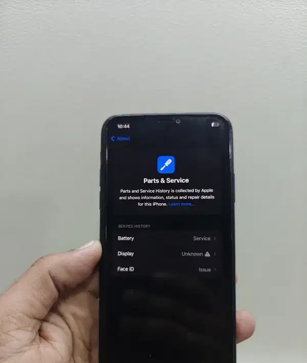 APPLE IPHONE 11 PRO MAX 256 GB IN EXCELLENT CONDITION WITH CHARGER