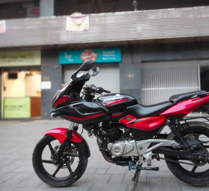bajaj pulsar 220 dts-i (2016)