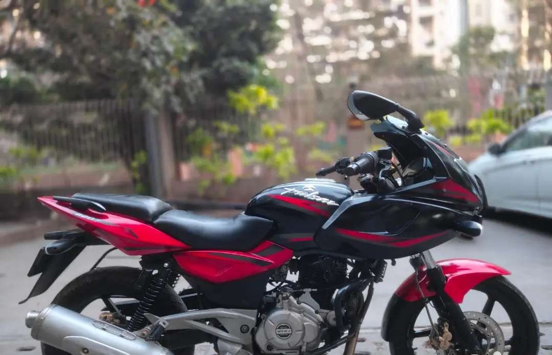 bajaj pulsar 220 dts-i (2016)