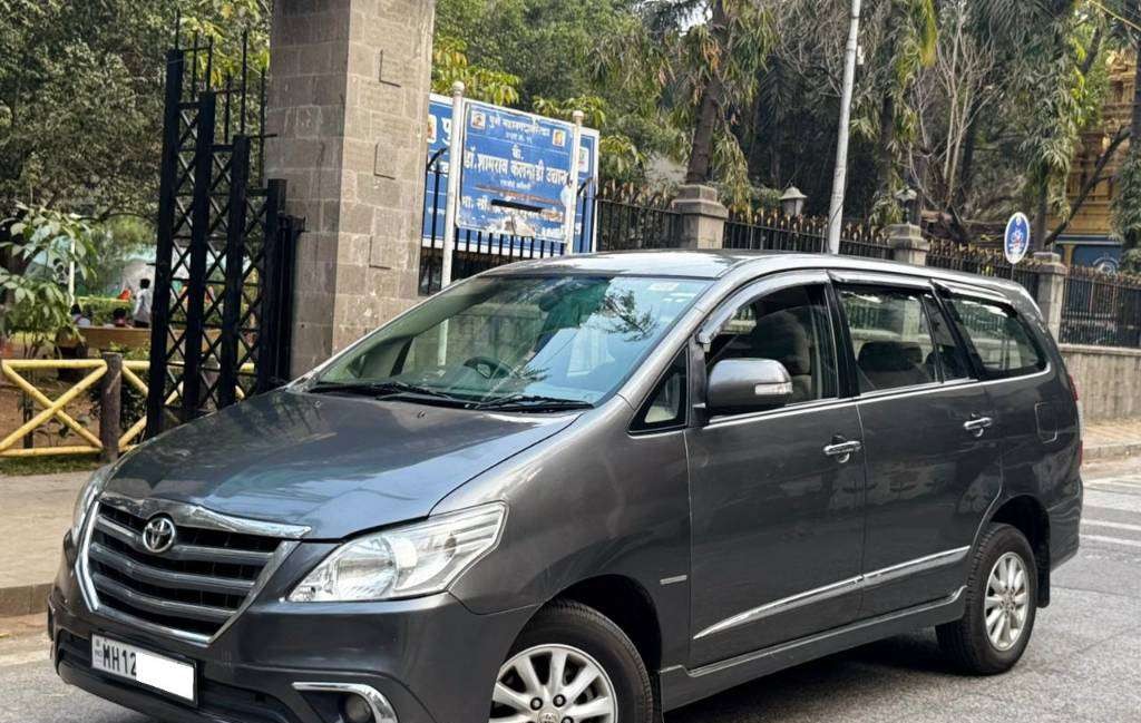 toyota innova (2013)
