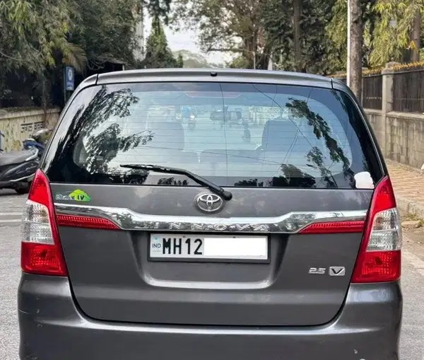 toyota innova (2013)