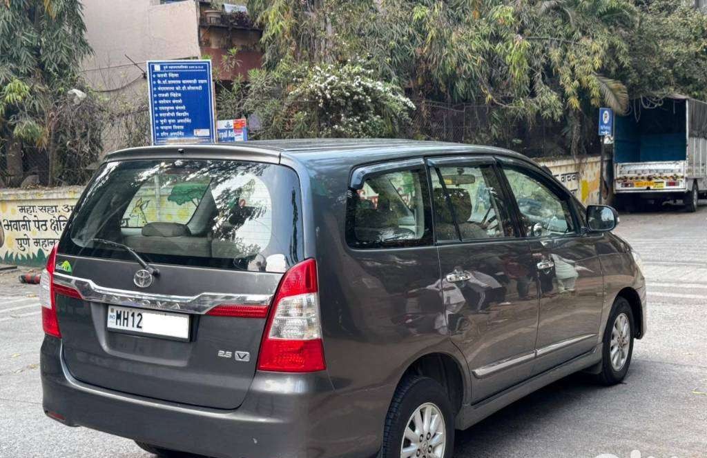 toyota innova (2013)