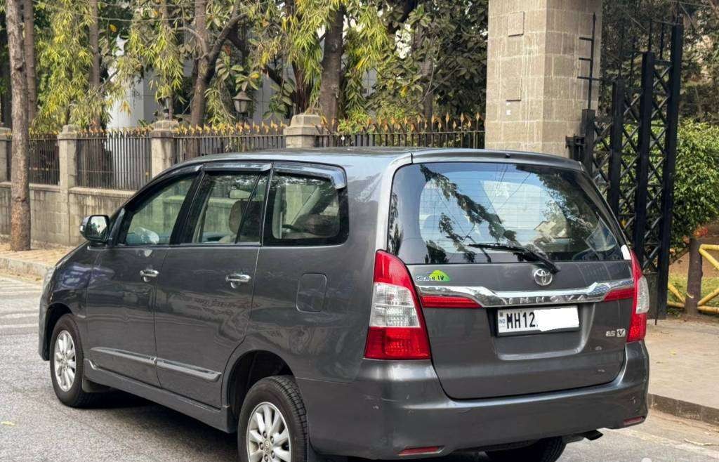 toyota innova (2013)
