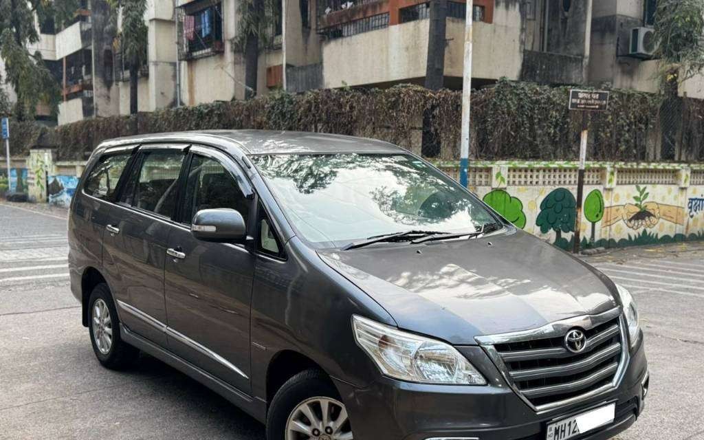 toyota innova (2013)