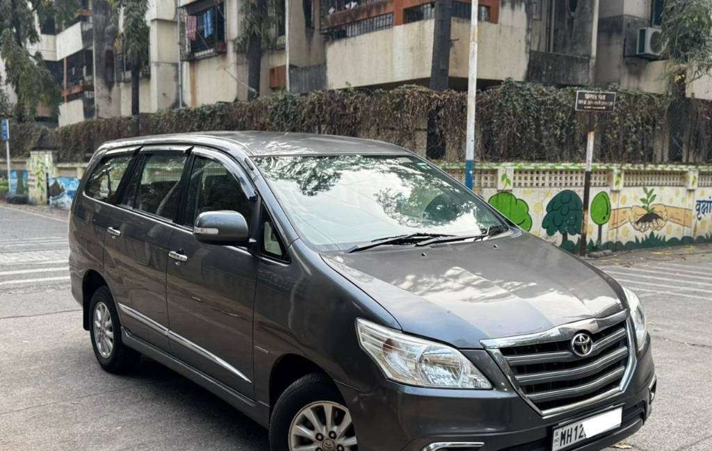 toyota innova (2013)