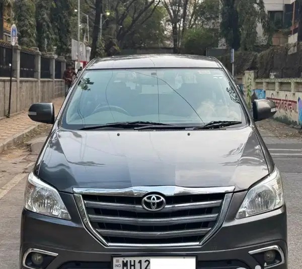 toyota innova (2013)