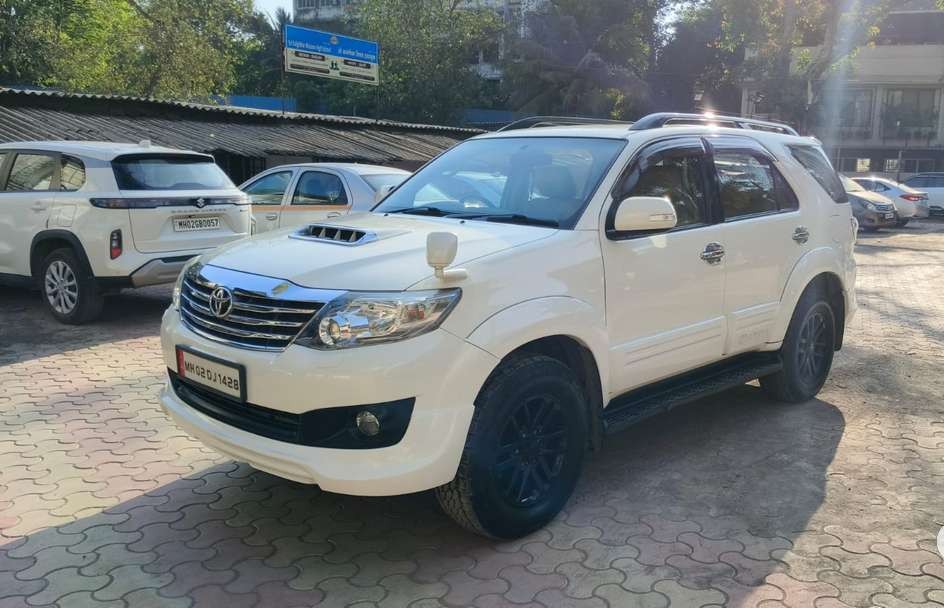 toyota fortuner (2014)