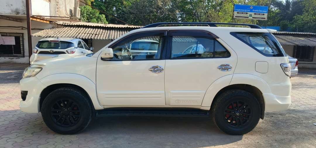 toyota fortuner (2014)