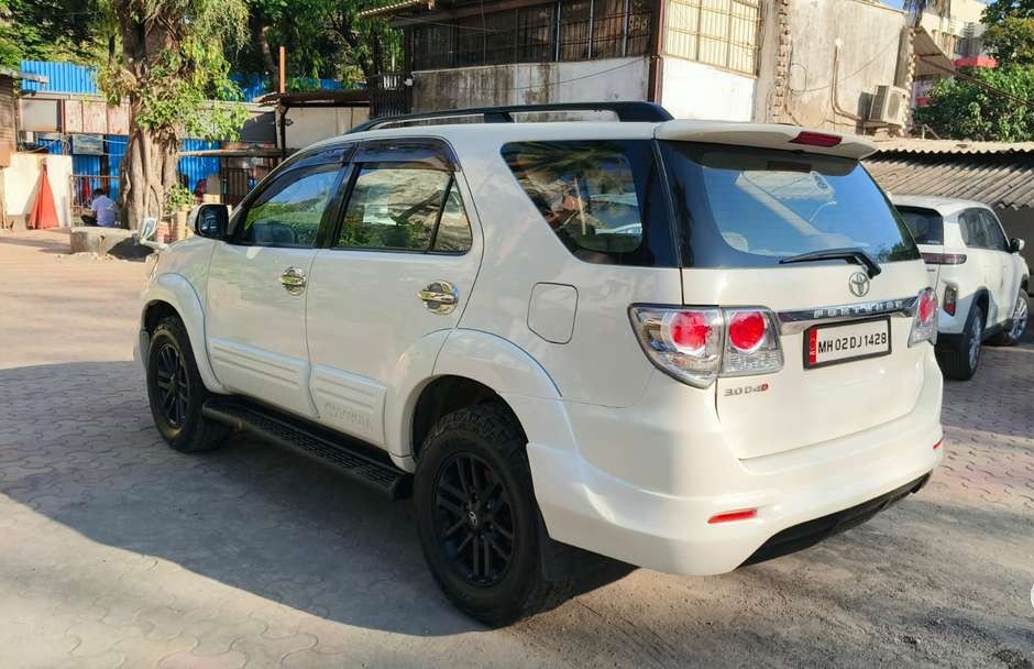 toyota fortuner (2014)