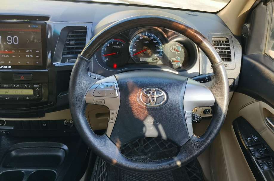 toyota fortuner (2014)