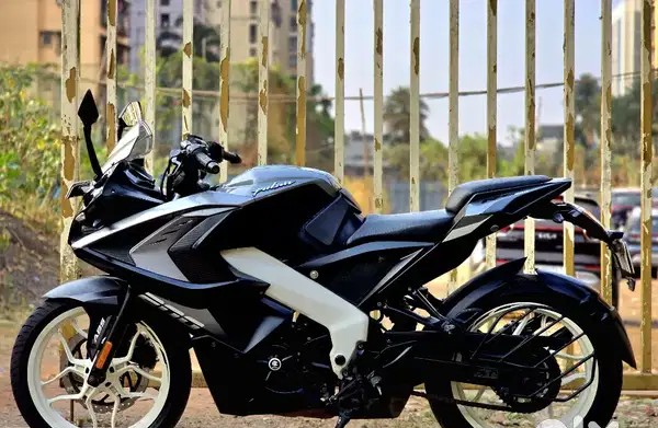  bajaj pulsar rs 200 (2021)