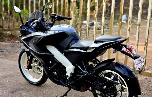  bajaj pulsar rs 200 (2021)
