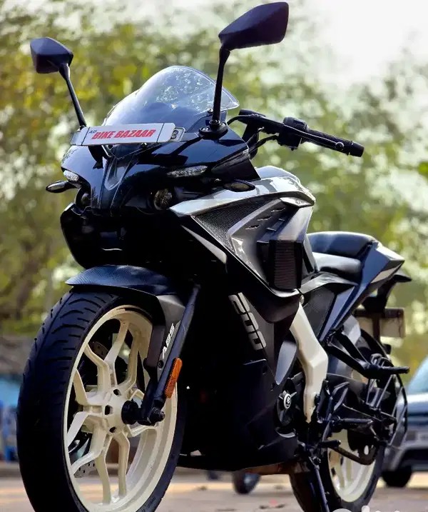  bajaj pulsar rs 200 (2021)