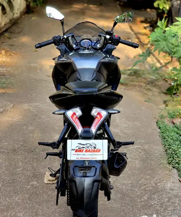  bajaj pulsar rs 200 (2021)