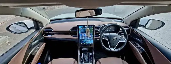 mg hector plus (2023)