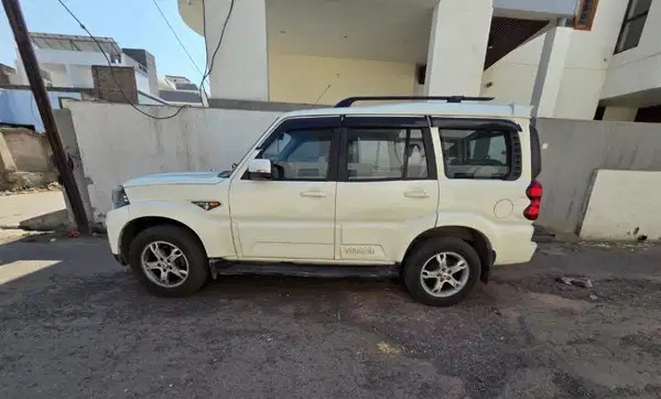 mahindra scorpio (2017)