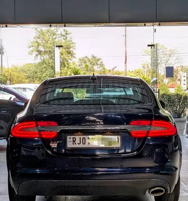 jaguar xf (2015)