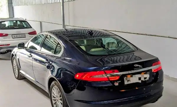 jaguar xf (2015)