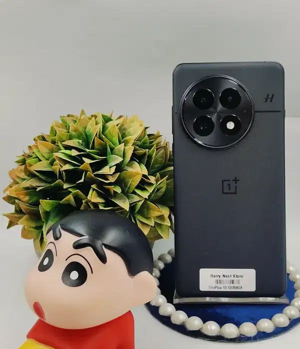 ONEPLUS 13 12/256GB STORAGE - BRAND NEW CONDITION DEVICE WITH BILL.